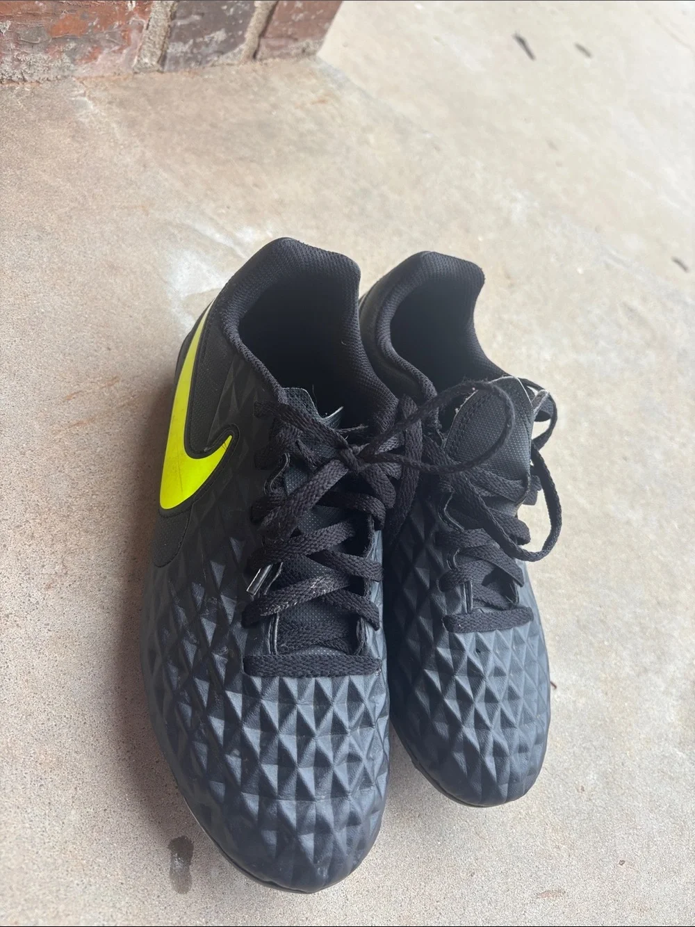 Nike Tiempo Legend 8 soccer cleats! Youth 4